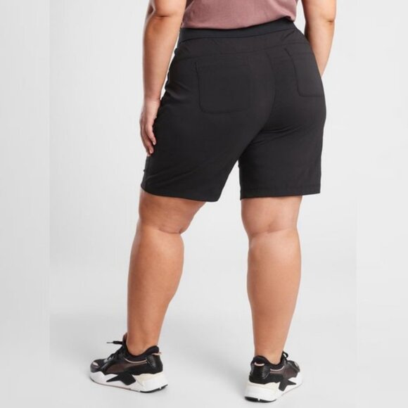 Athleta Trekki Bermuda 2.0 Black Hiking Shorts Size 26 Climbing Ripstop 2022 - Picture 3 of 16